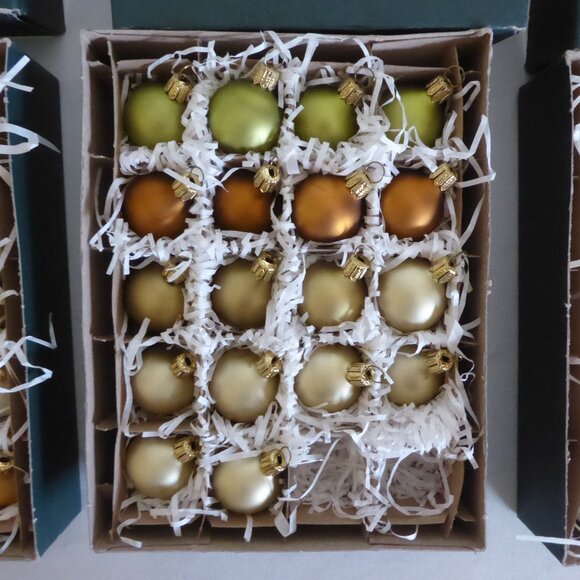 1.25” SMITH & HAWKEN CHRISTMAS GERMAN GLASS MATTE MULTI COLORED BALL ORNAMENT 58 - Picture 8 of 9